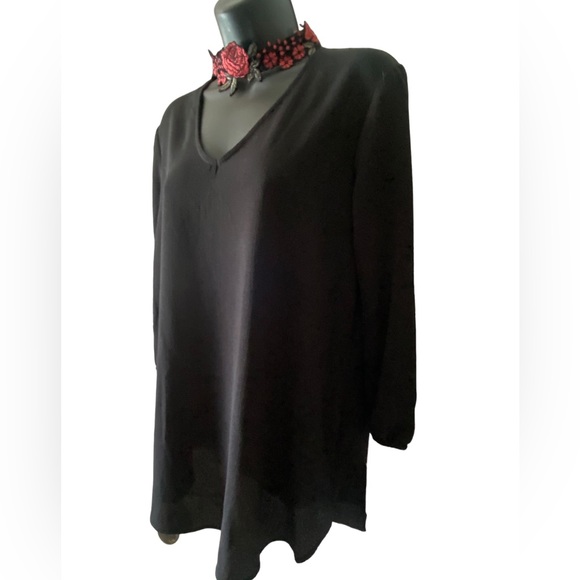 NWT Signature Studio black top V-neck cutout & embroidered collar 3/4 sleeve M - Picture 5 of 9